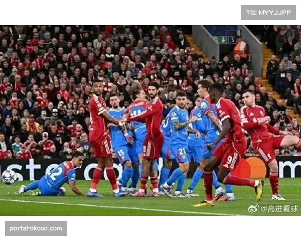 巴黎球迷庆祝绝杀，街头狂欢